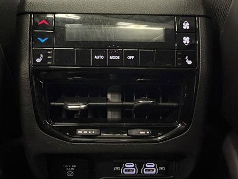 Used 2024 Jeep Grand Cherokee L Limited w/ Black Appearance Package AWD/4WD image 37