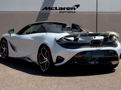 Used 2024 McLaren 750S Spider image 3