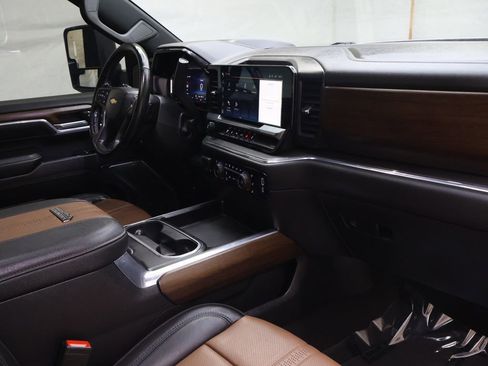 Used 2024 Chevrolet Silverado 3500 High Country w/ High Country Premium Package AWD/4WD image 11