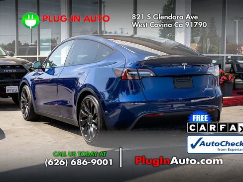 Used 2023 Tesla Model Y Performance image 2