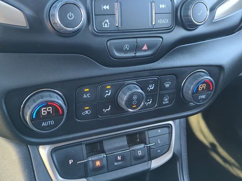 Used 2022 GMC Terrain Denali image 17