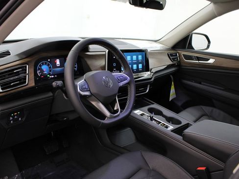 New 2026 Volkswagen Atlas SE FWD image 14