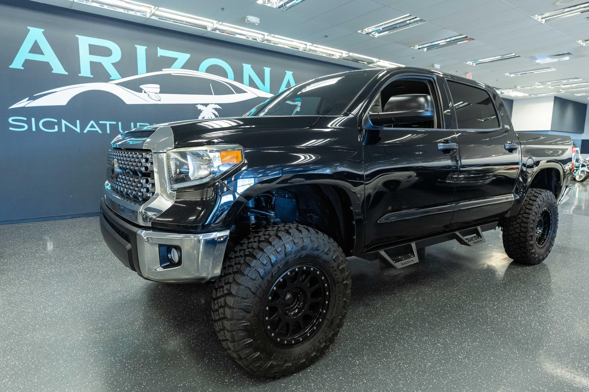 Used 2019 Toyota Tundra SR5 AWD/4WD image 1