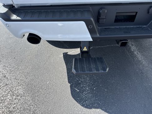 New 2025 Ford F150 Lariat w/ Equipment Group 501A Mid image 15