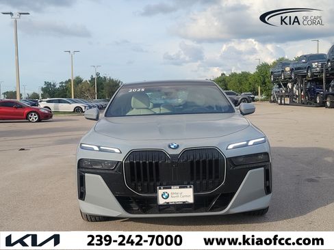 Used 2025 BMW 760i xDrive AWD/4WD image 2