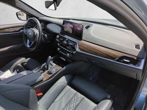 Used 2022 BMW 530i w/ Premium Package RWD image 23