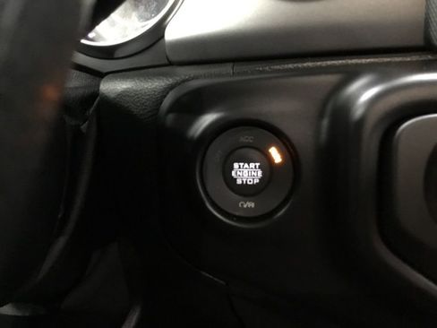 Used 2021 Jeep Gladiator Sport image 28