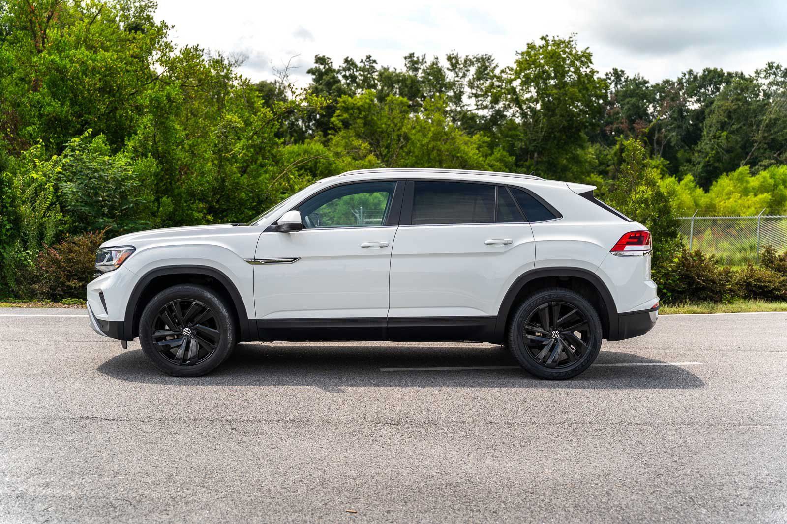 Used 2023 Volkswagen Atlas Cross Sport SE w/ Black Wheel Package FWD image 4
