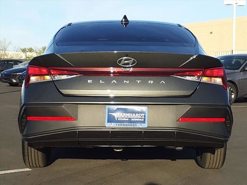 New 2026 Hyundai Elantra SE image 4