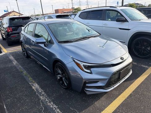 Used 2024 Toyota Corolla SE w/ SE Premium Package FWD image 3