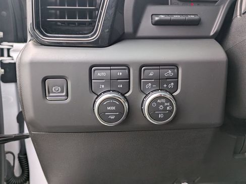 Used 2024 GMC Sierra 2500 AT4 w/ AT4 Premium Plus Package image 16