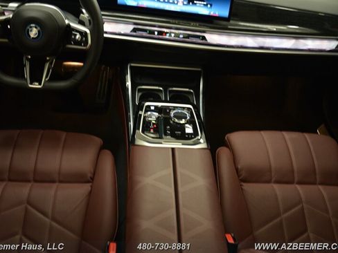 Used 2025 BMW 750e xDrive w/ Premium Package AWD/4WD image 31