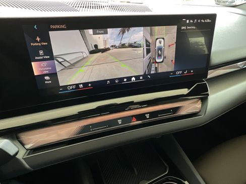 Certified 2025 BMW i5 eDrive40i w/ Premium Package RWD image 18