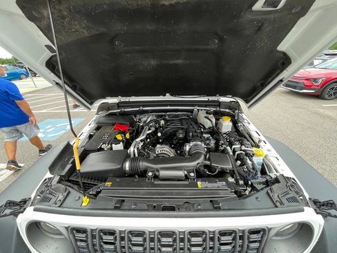 Used 2025 Jeep Gladiator Sport AWD/4WD image 29