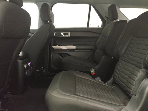 Used 2021 Ford Explorer XLT RWD image 18