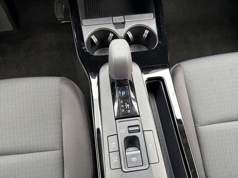 Used 2025 Toyota Prius LE image 39