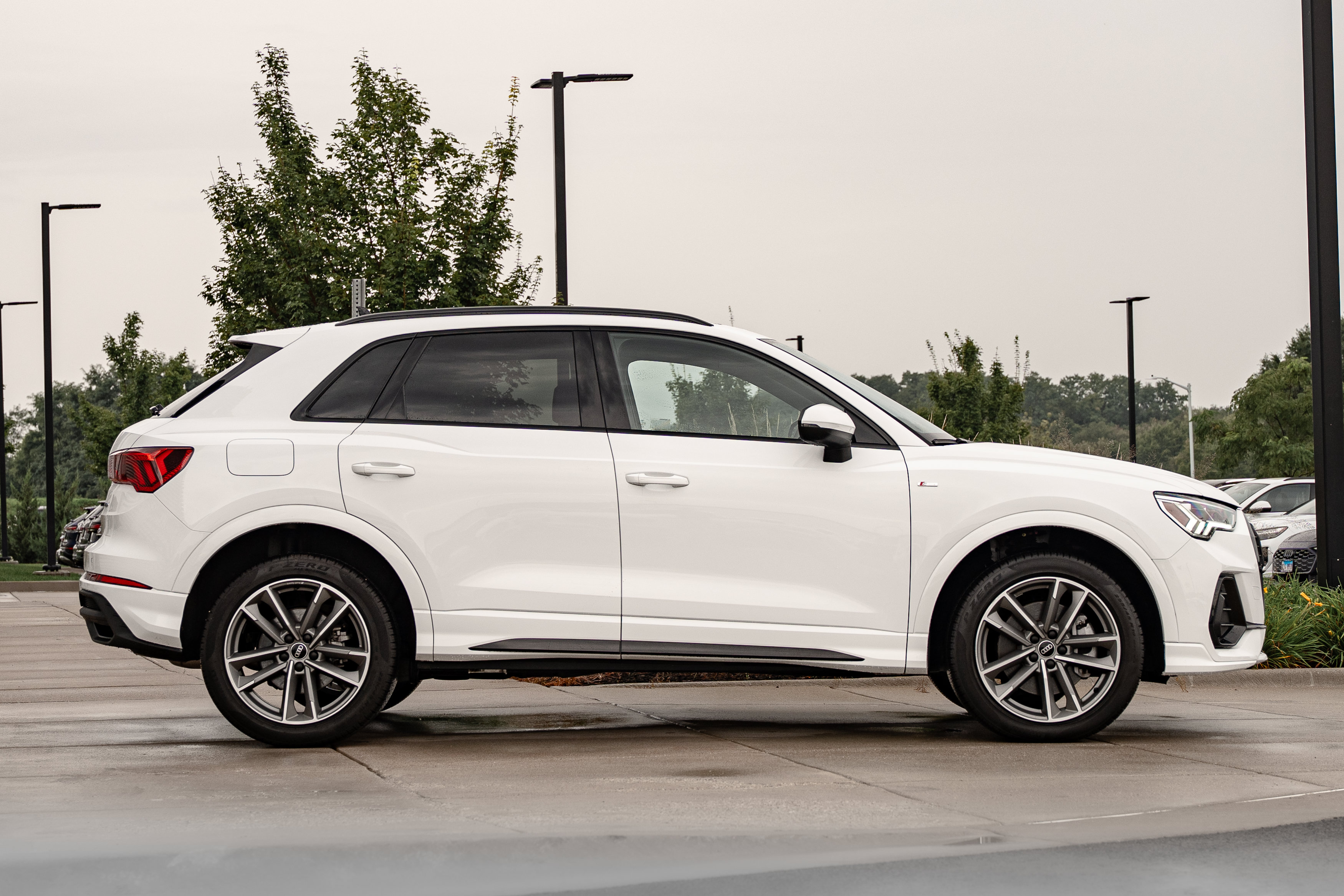 Used 2025 Audi Q3 2.0T Premium w/ Convenience Package AWD/4WD image 3