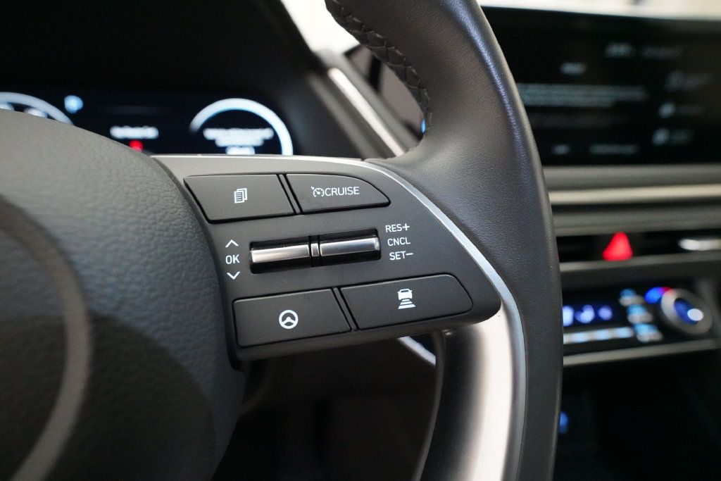 Used 2023 Hyundai Sonata SEL w/ Convenience Package FWD image 18