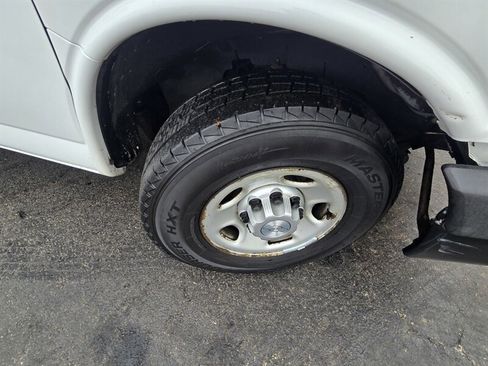 Used 2015 Chevrolet Express 3500 image 29