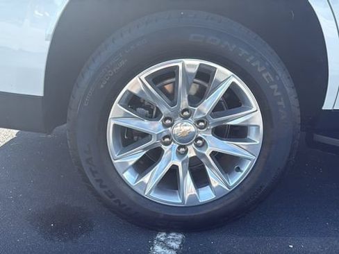 Used 2025 Chevrolet Tahoe Premier RWD image 9