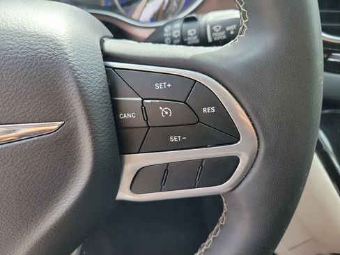 Used 2023 Chrysler Voyager LX FWD image 18