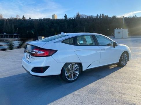 Certified 2018 Honda Clarity Touring image 12