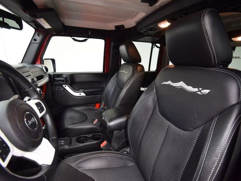 Used 2015 Jeep Wrangler Unlimited Sahara image 19