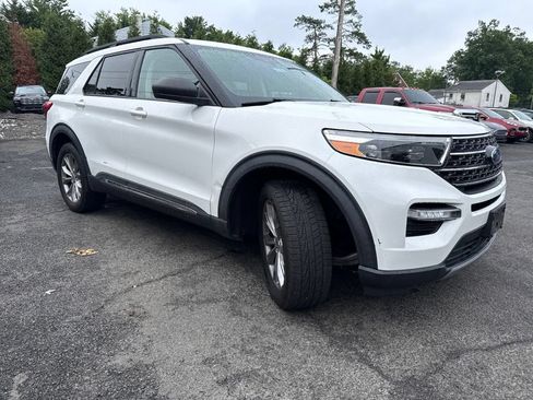 Used 2020 Ford Explorer XLT w/ Equipment Group 202A AWD/4WD image 3