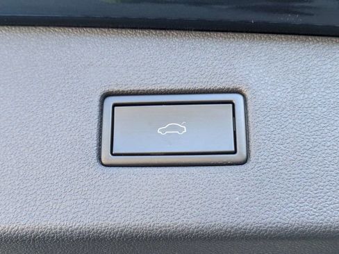 Used 2019 Volkswagen Tiguan SEL FWD image 15