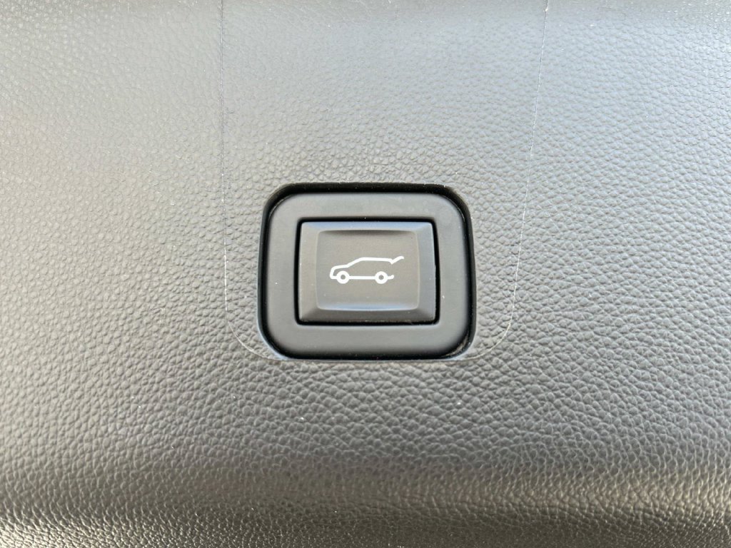 Used 2023 Chevrolet Traverse LT w/ LT Premium Package AWD/4WD image 12