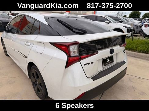 Used 2021 Toyota Prius LE image 2