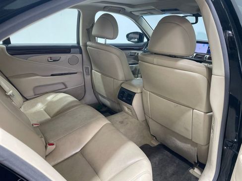 Used 2014 Lexus LS 460 AWD w/ Comfort Package image 21