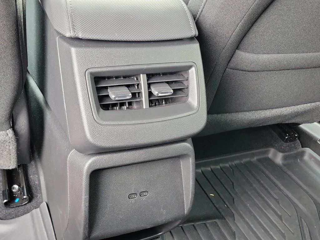 Used 2025 Chevrolet Equinox EV LT w/ Comfort Package FWD image 29