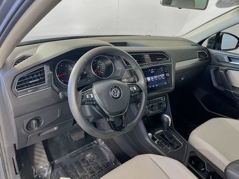 Used 2020 Volkswagen Tiguan SE w/ Panoramic Sunroof Package image 10