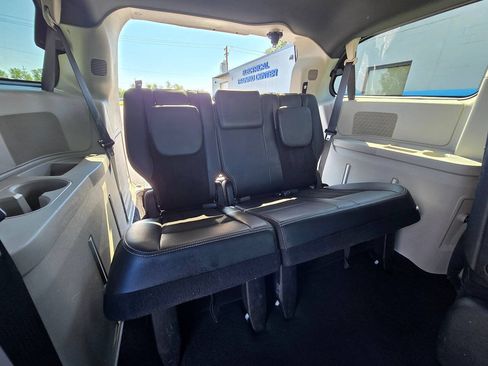 Used 2019 Dodge Grand Caravan SXT FWD image 27
