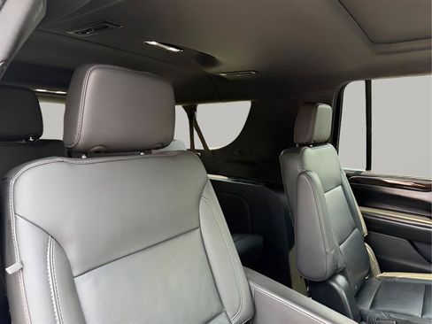 Used 2022 Chevrolet Suburban LT w/ LT Signature Package RWD image 40