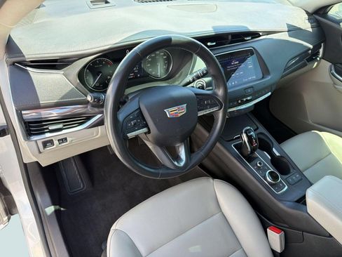 Used 2020 Cadillac XT4 Luxury FWD image 3