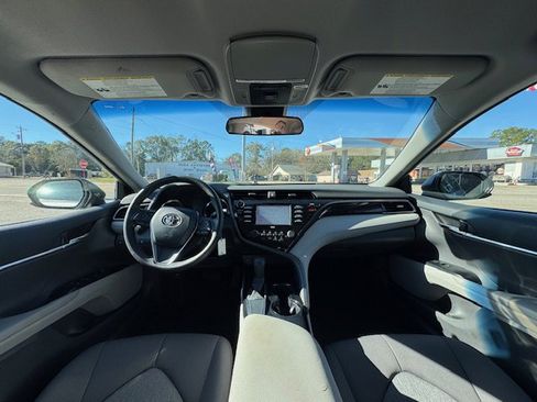 Used 2020 Toyota Camry LE image 11