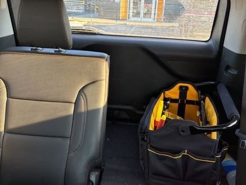 Used 2022 GMC Acadia AT4 w/ Technology Package image 19