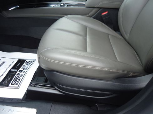 Used 2025 Lincoln Corsair AWD w/ Equipment Group 101A image 25