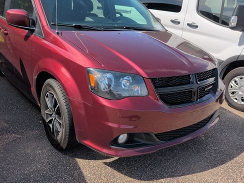 Used 2018 Dodge Grand Caravan SE FWD image 6