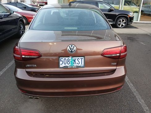 Used 2016 Volkswagen Jetta S image 9