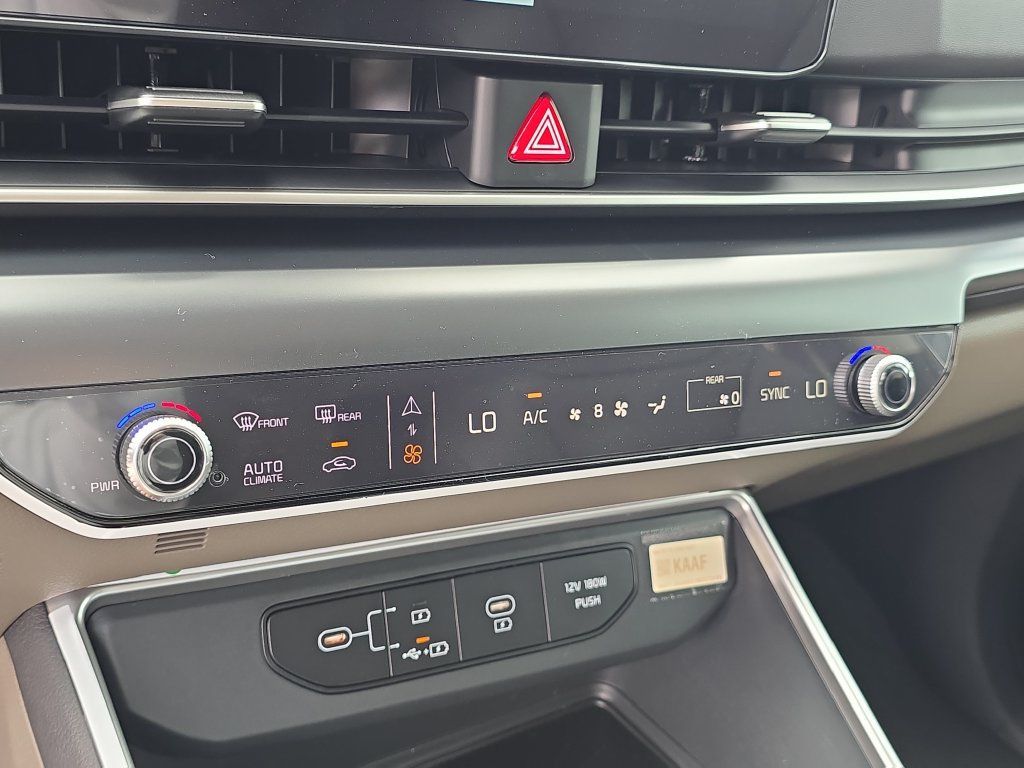 New 2027 Kia Carnival FWD image 25