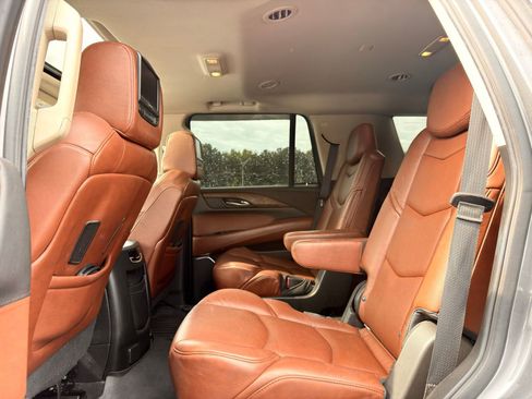 Used 2019 Cadillac Escalade Luxury AWD/4WD image 20