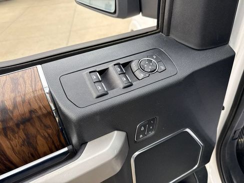 Used 2019 Ford F150 Lariat w/ Equipment Group 502A Luxury AWD/4WD image 24