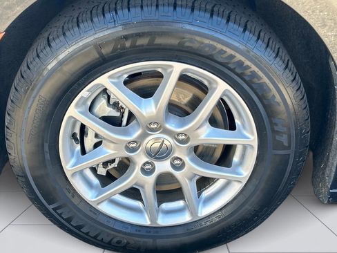 Used 2023 Chrysler Pacifica Touring-L FWD image 9