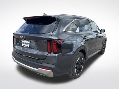 Used 2024 Kia Sorento S FWD image 15