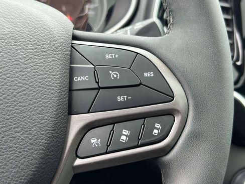 Used 2022 Jeep Cherokee Limited w/ Elite Package AWD/4WD image 22