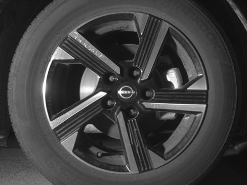 Used 2025 Nissan Sentra SV FWD image 13