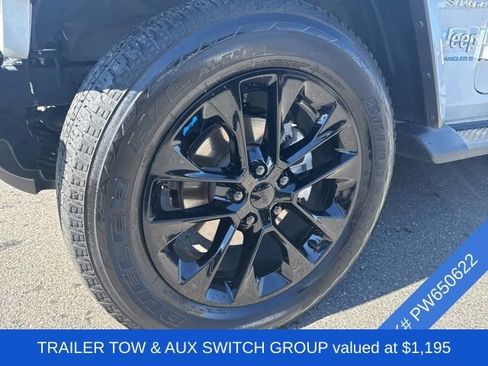 Used 2023 Jeep Wrangler Unlimited Sahara w/ Cold Weather Group AWD/4WD image 4